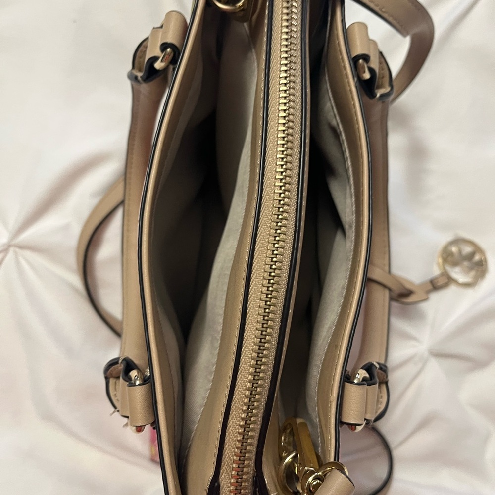 Nine West paisley jet set Crossbody Bag - Picture 4 of 5